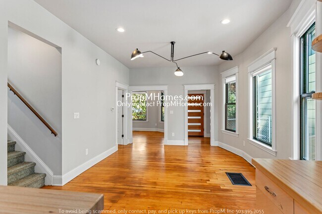 Foto del edificio - Charming Three Bedroom Home In N Portland!