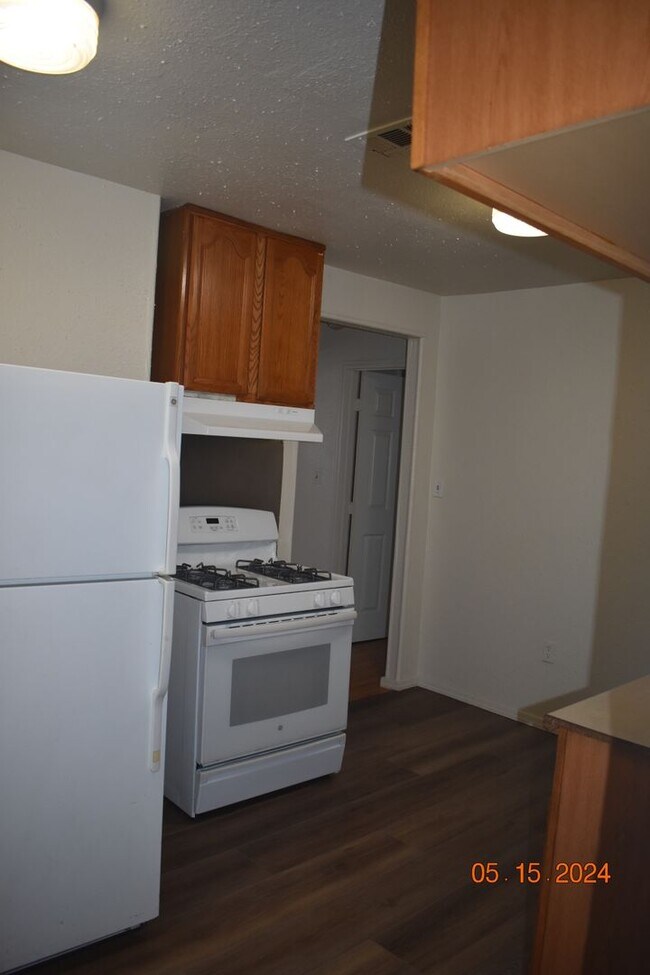 Building Photo - Cute Four Bedroom Home with Carport on Hug...