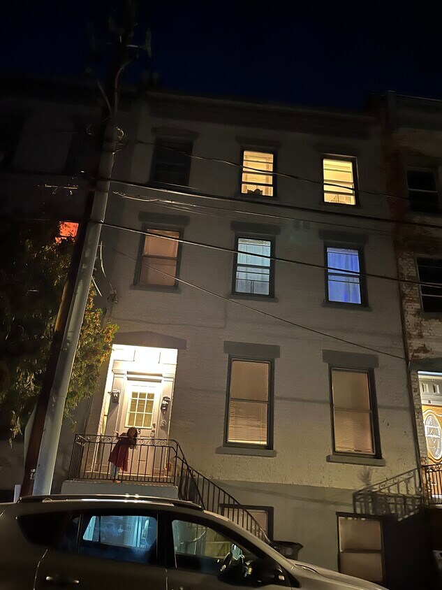 Primary Photo - 43 Trinity Pl
