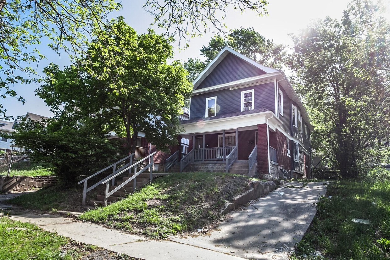 Primary Photo - 3233 Park Ave