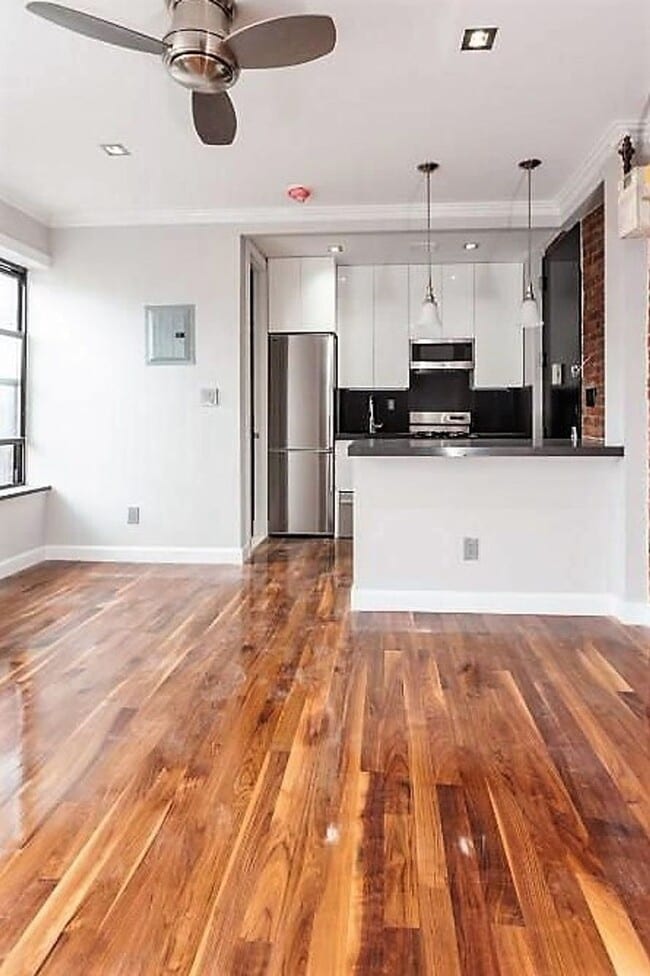 Building Photo - AMAZING 1 BR APARTMENT! WON'T LAST!! NO BR...