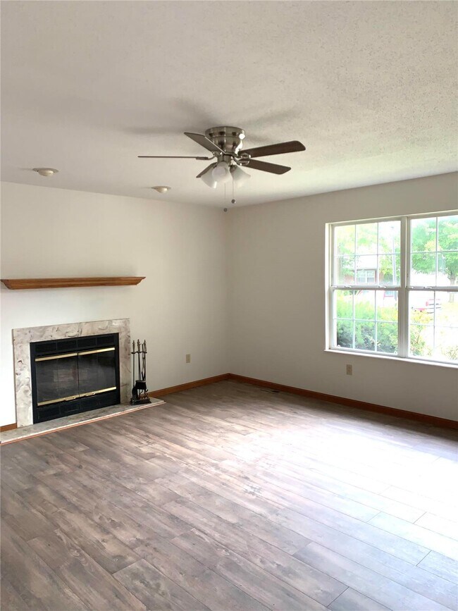 Foto del edificio - 117 Twin Oaks Dr