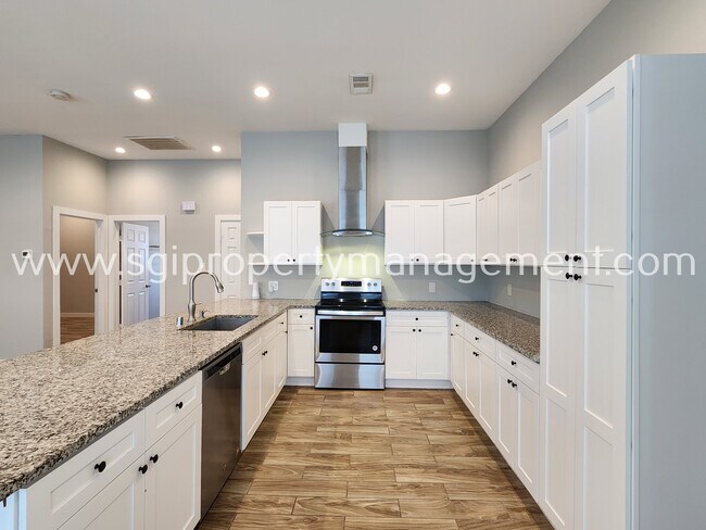 Building Photo - 809 Maples Ave