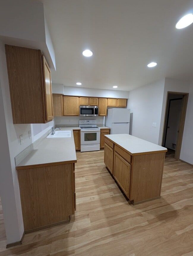 Building Photo - 3 Bedroom, 2 Bath in Port Orchard