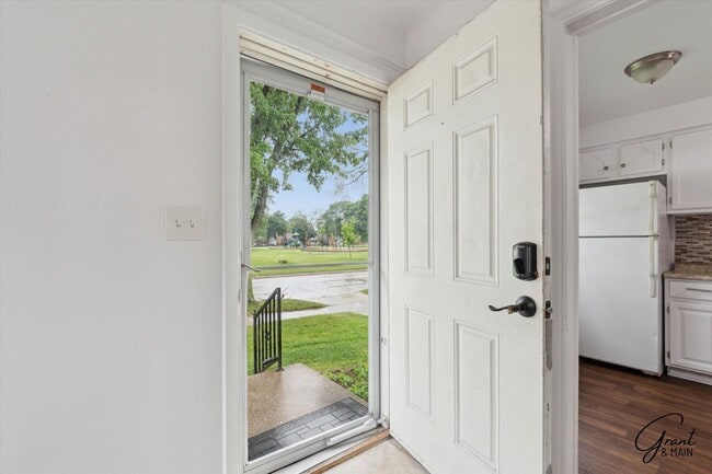 Building Photo - $1250 4 bedroom