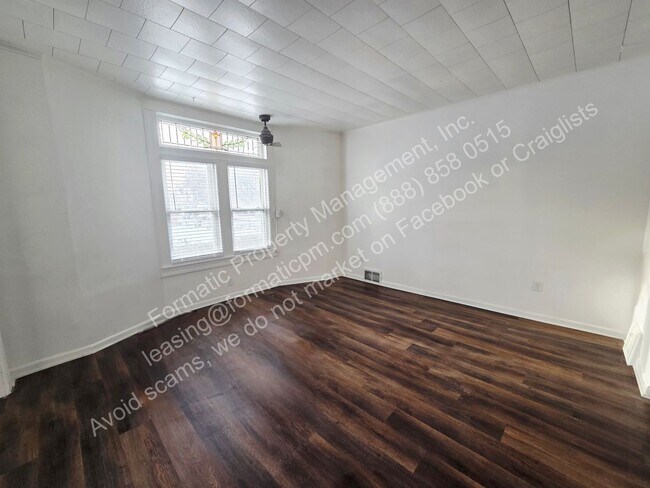 Foto del edificio - 168 W River St