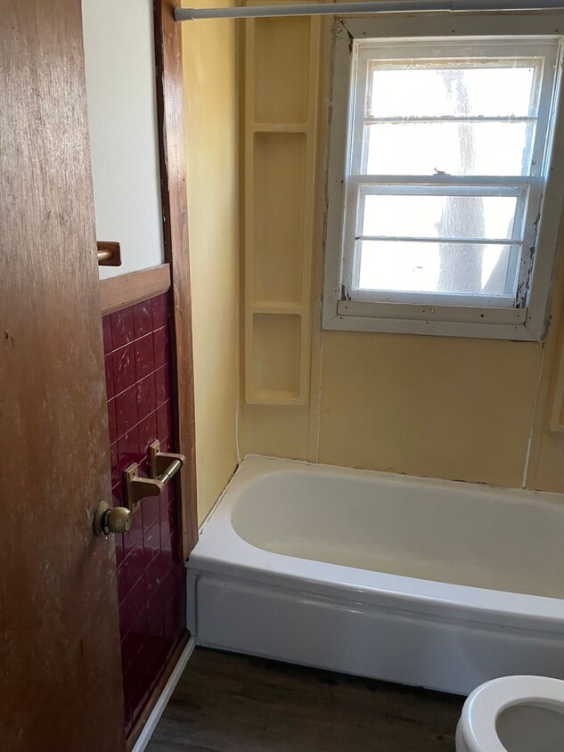 Primary Photo - 2 BEDROOM 1 BATHROOM HOUSE FOR RENT