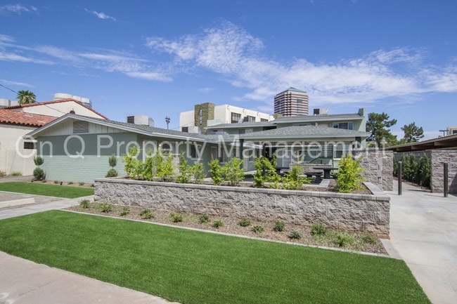 Building Photo - 208 E Virginia Ave