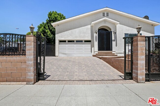 Foto del edificio - 12643 Archwood St