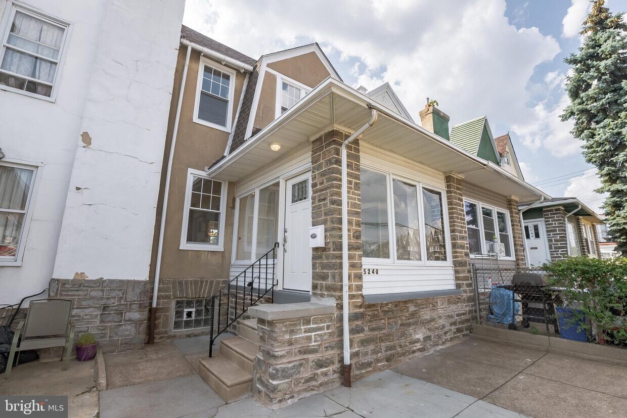 Primary Photo - 5240 N 15th St