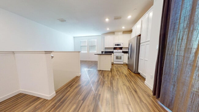 Building Photo - Fresh 3-Bed, 2-Bath Home in Natomas Crossing — Perfect for Commuters