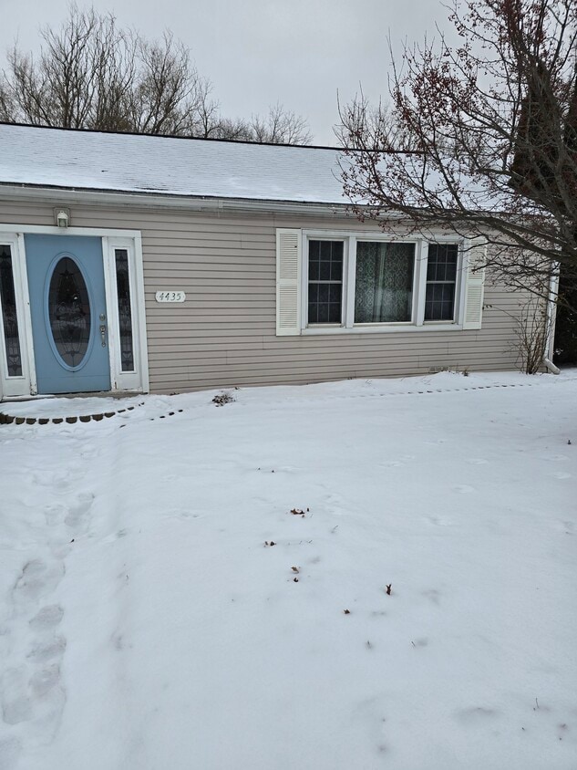 front of house - 4435 Clifford Rd (Brighton, MI)