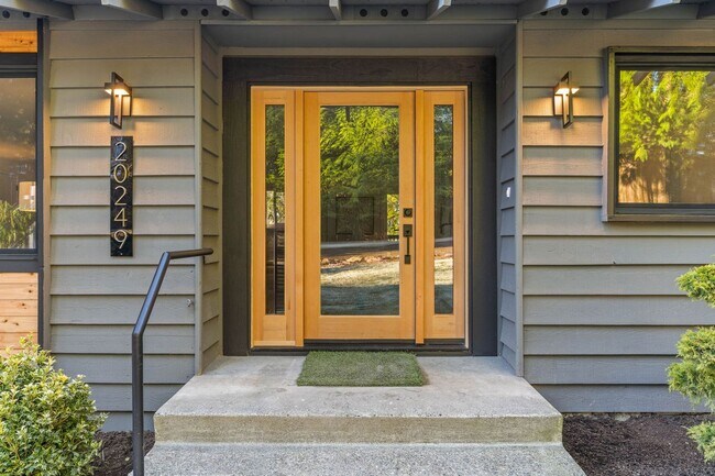 Foto del edificio - Luxury Executive Woodinville Retreat | Fully Renovated | Sauna | 1.84 Acres | Minutes to Microsof...