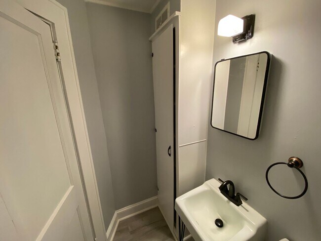 Foto del edificio - This is a cozy 1 bedroom, 1 bathroom Recen...