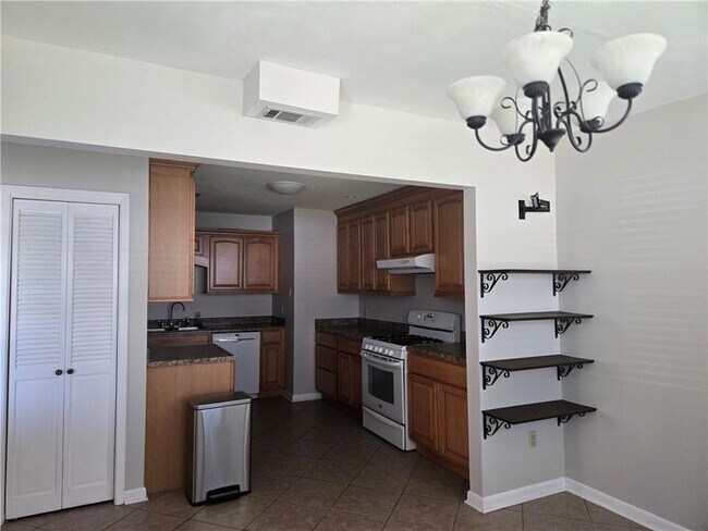 Building Photo - 641 Jefferson Heights Ave