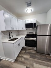 Building Photo - 5012 W Stiles St