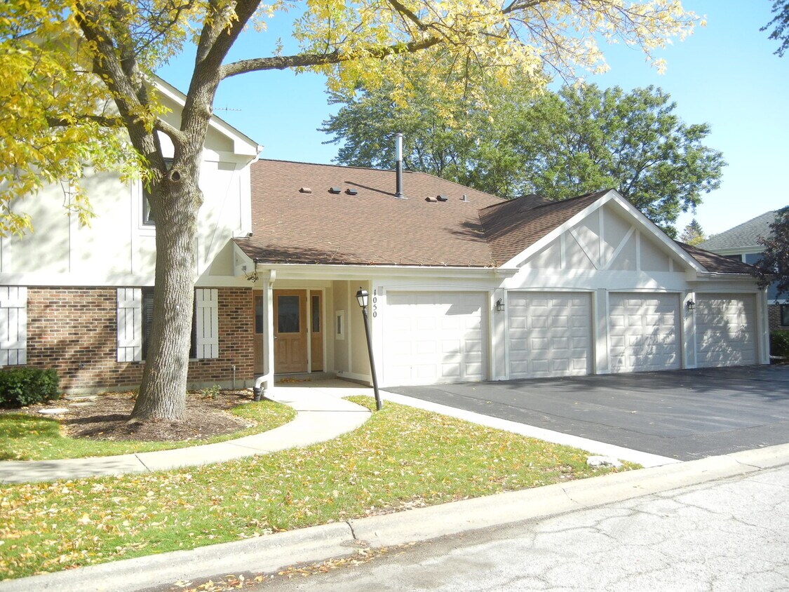 Main Front View - 1050 Southbury Ln