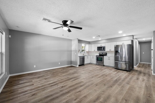 Building Photo - 37745 Walker Aly