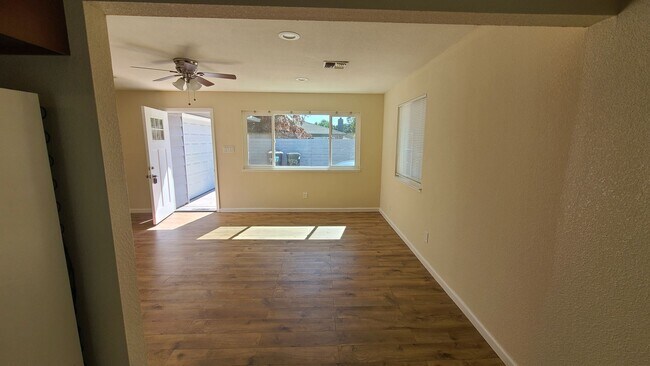 Building Photo - Two Bedroom One Bathroom Home in Carmichael