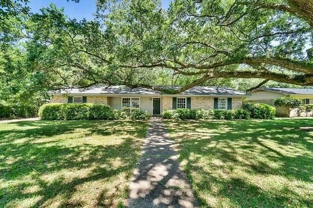 Building Photo - 1022 Uster St