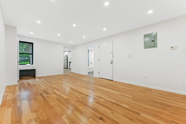 Building Photo - 579 Classon Ave