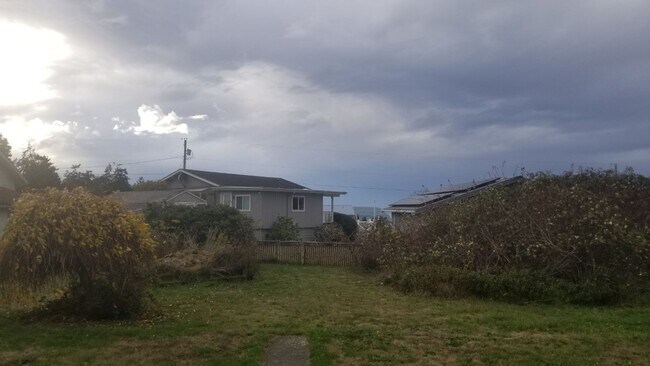 Foto del edificio - Two Bedroom Home In Cape George