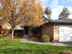 Building Photo - 2025 NW Elm Ave