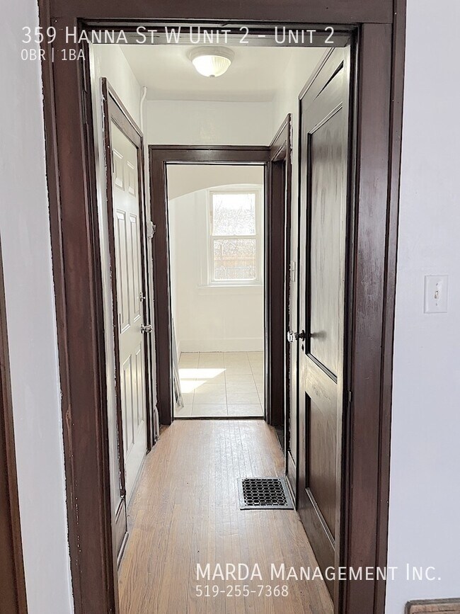 Photo du bâtiment - COZY BACHELOR IN 4-PLEX DOWNTOWN + HYDRO & GAS