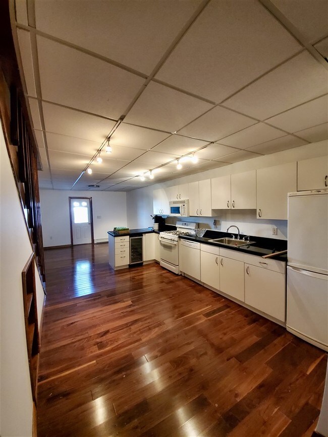 Foto del edificio - 308 Mountain Rd