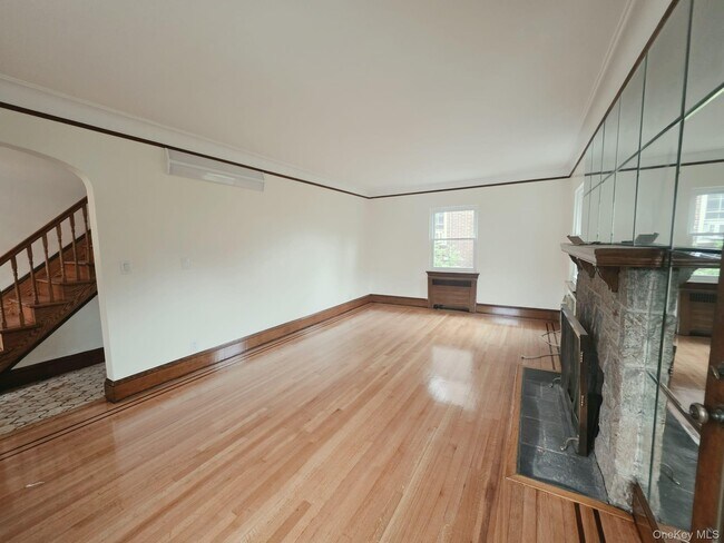 Foto del edificio - 180-15 Dalny Rd