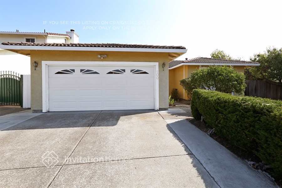 Primary Photo - 100 Pelican Dr