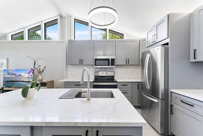 Building Photo - 1292 SW 25th Ave