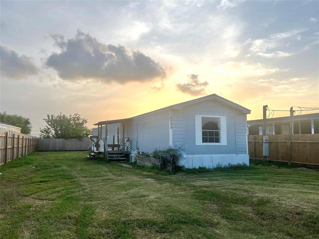 Foto principal - 2525 Oyster Creek Bend