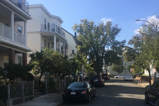 Foto del edificio - 19 New Hampshire Ave