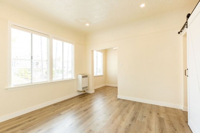 Interior Photo - 437 N Ardmore Ave
