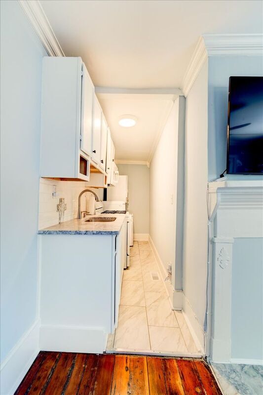 Building Photo - 8 Sires St