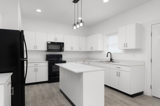 3BD Kitchen - 1801 Atrium Place Dr