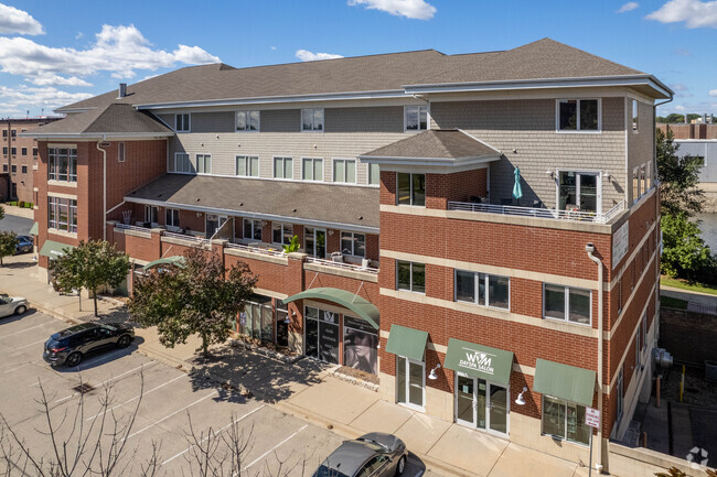 Building Photo - Heritage View