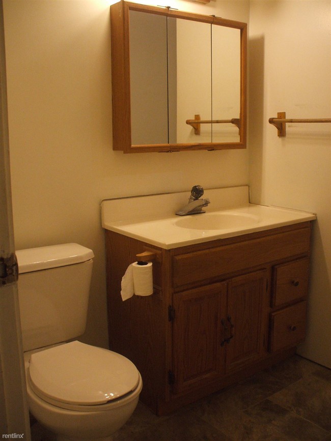 Building Photo - 3 br, 1 bath Apartment - 109 W. 2ND ST.