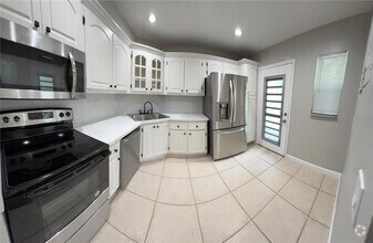 Building Photo - 3360 Spanish Moss Terrace