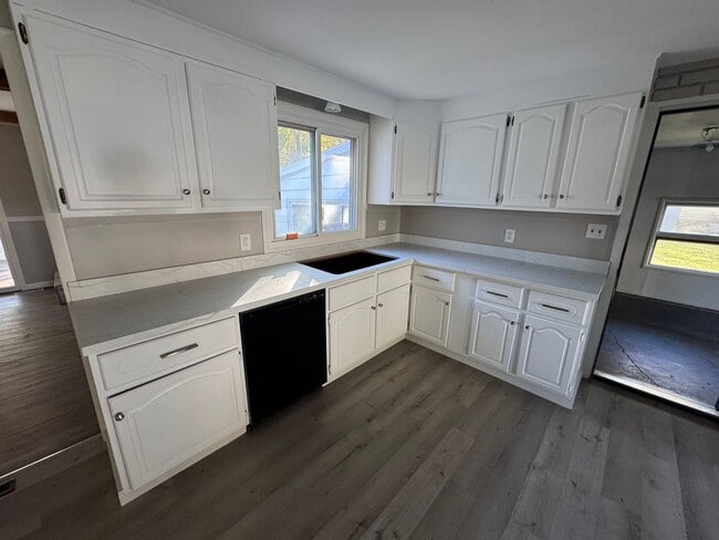 Mattydale 3 BR ranch 1.5 baths, attached g... - Mattydale 3 BR ranch 1.5 baths, attached g... House