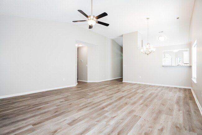 Building Photo - 3-Bedroom Charlotte Home!