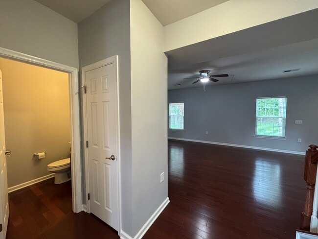 Building Photo - 624 Leonard Ln