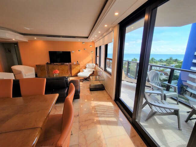 Building Photo - 5225 Collins Ave