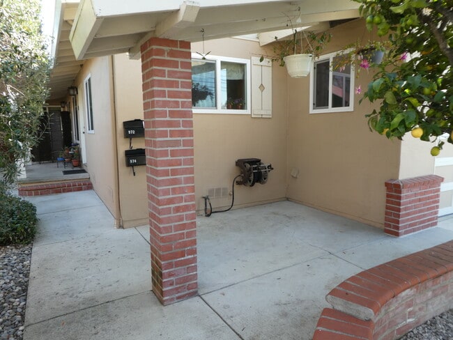 Building Photo - 972 Rose Ave