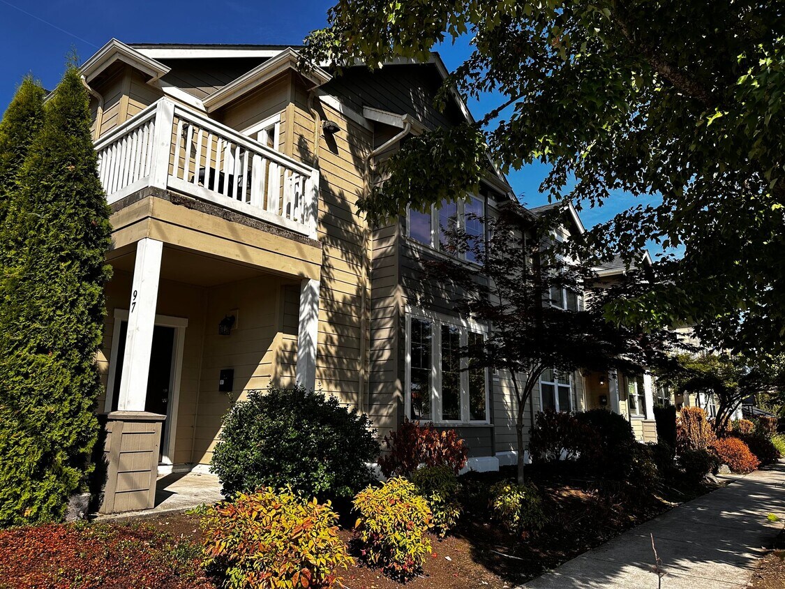 Foto del edificio - (MUS) Large 3 Bed/2 Bath Town Home