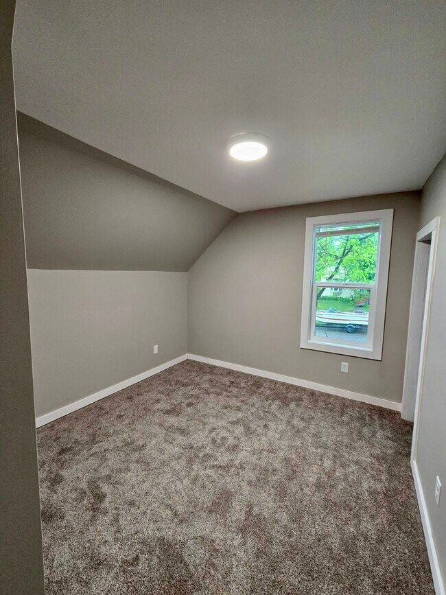 Foto del edificio - 725 W Cavour Ave