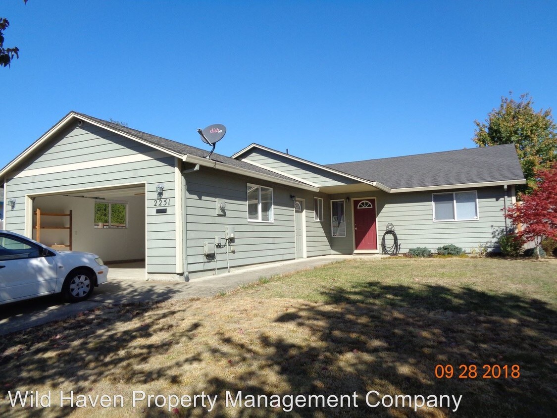 Primary Photo - 3 br, 3 bath House - 2251 SW Redmond Hill Rd.