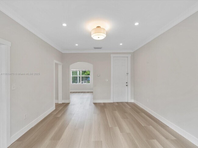 Foto del edificio - 2431 Biscayne Blvd