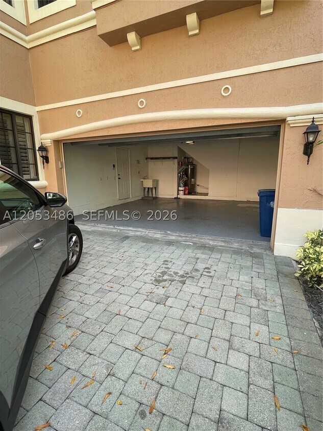 Building Photo - 2727 Center Ct Dr